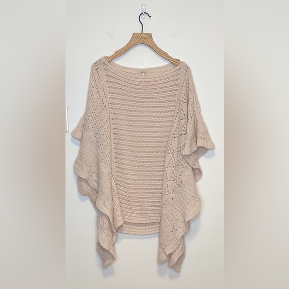 Free People Snow Nymph Blush Cream Crochet poncho , sz large - Picture 3 of 10